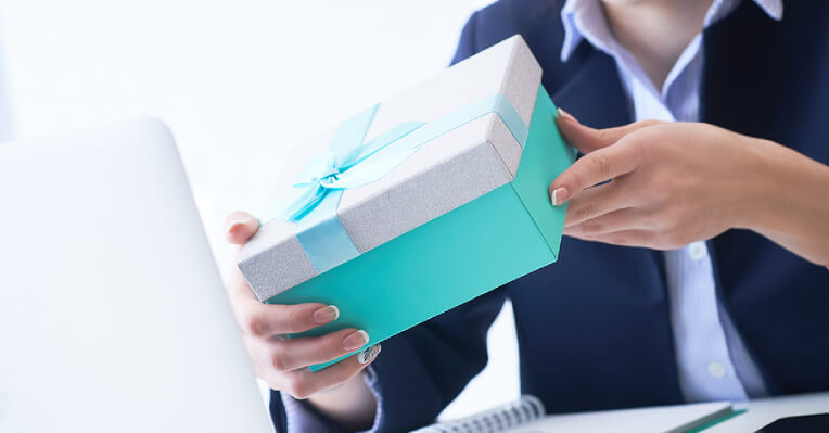 From Heart to Hands: Unique 'Thinking of You' Gift Ideas - Gift Delivery UK