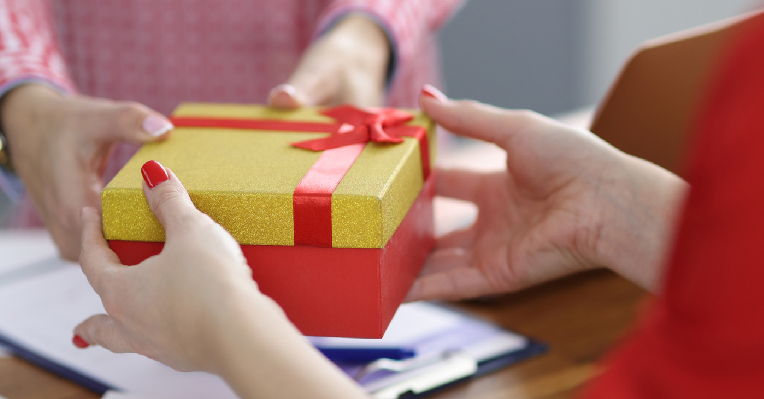 Exciting Corporate Gift Trends: Embrace Innovation and Appreciation in 2024  | Blog
